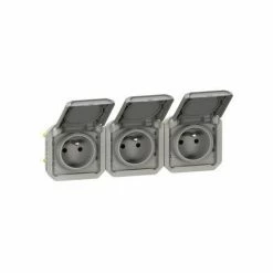 LEGRAND DREIFACHE STECKDOSE PR C BL E 3X2P+E HORIZONTAL WASSERDICHT PLEXO 16A 250V IP55 3 PFOSTEN MIT ABDECKUNG - GRAU